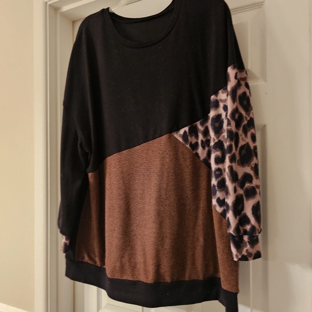 Leopard Sweater - Picture 3 of 6